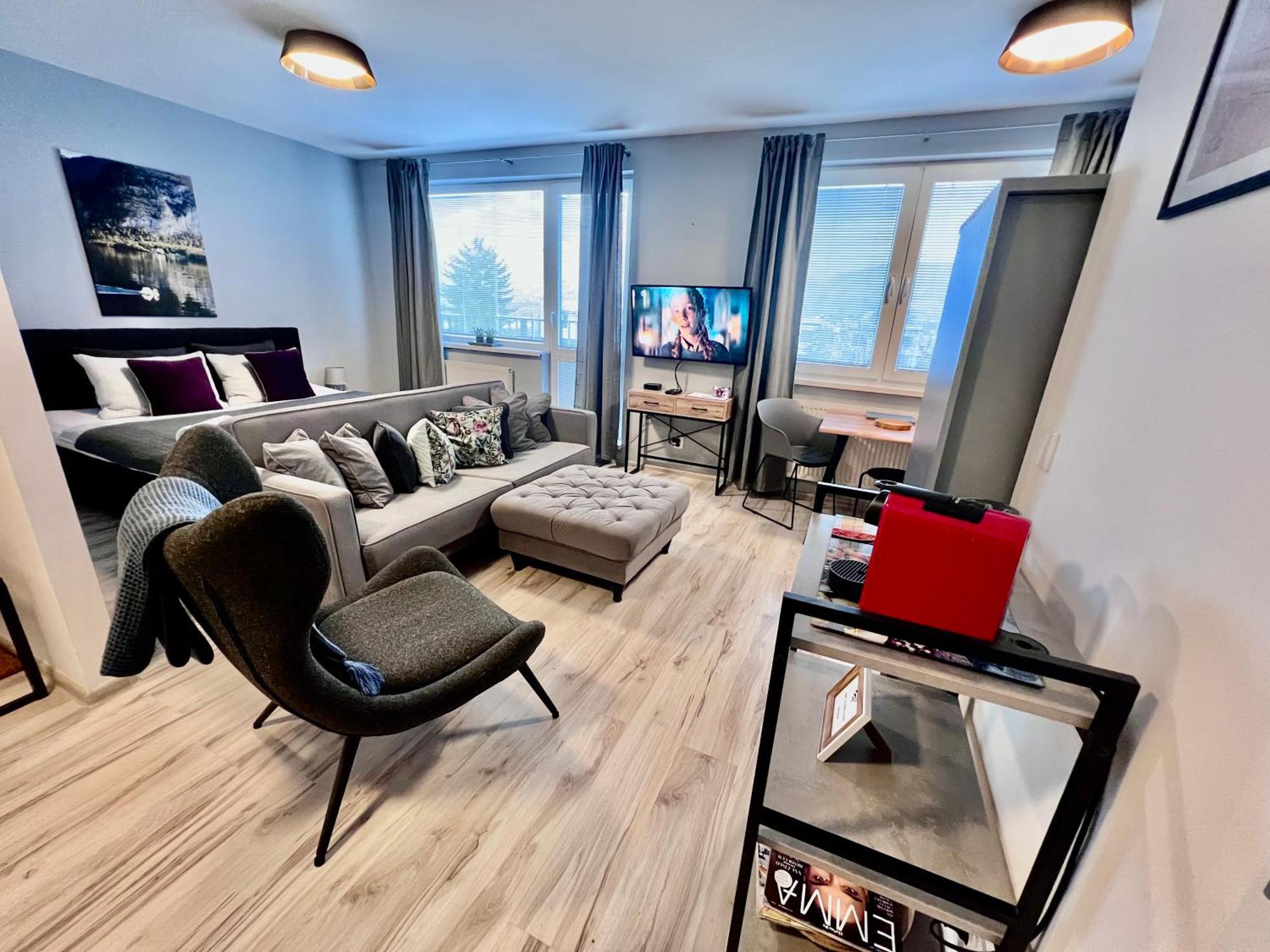 Bl - The Executive Suite, Boru - 24Hr Self Check-In, Free Private Parking, Balcony With Mountain View, 5 Minute Walk To City Center Banská Bystrica Exterior foto